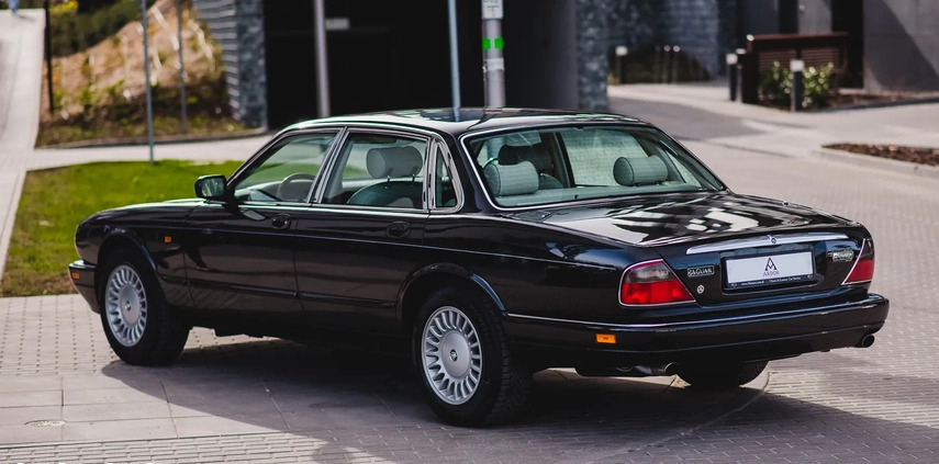 Jaguar XJ cena 55000 przebieg: 160000, rok produkcji 1997 z Łomianki małe 436